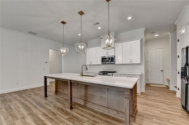 Building Photo - 1329 Davis St