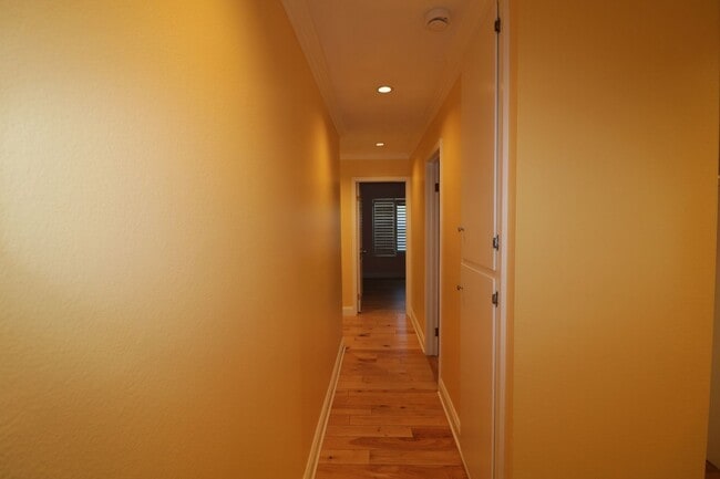 Building Photo - Beautiful West Hills Pool Home For Lease!