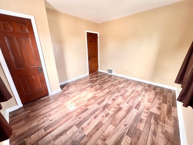Building Photo - Beaver Falls - 2 bedroom 1 Bath Home