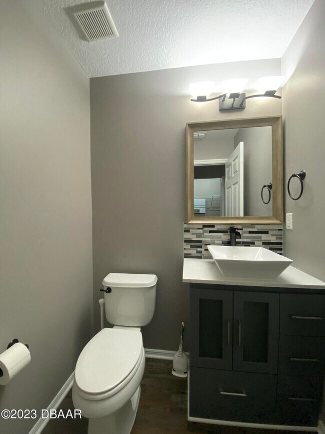 Building Photo - 548 Aeolian Dr