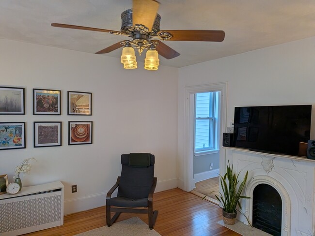 Building Photo - 82 Gladstone St