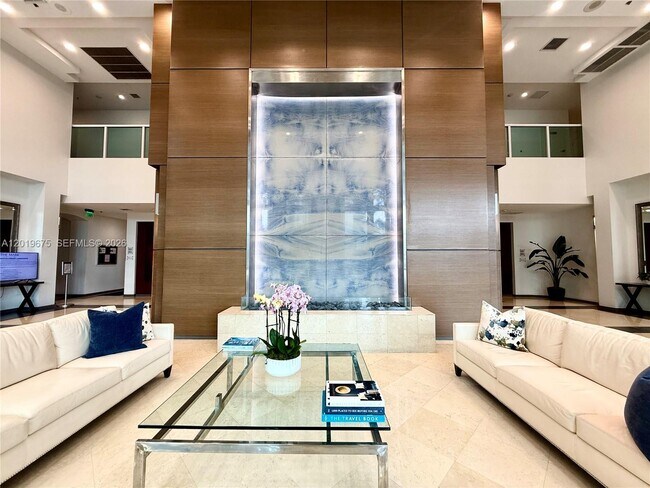 Building Photo - 1155 Brickell Bay Dr
