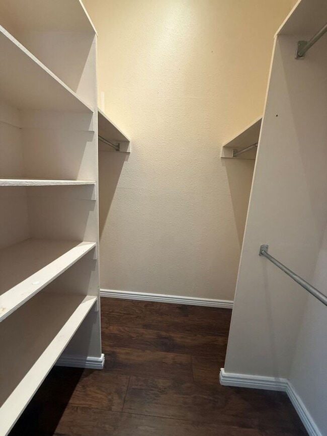 Building Photo - Townhome For Rent