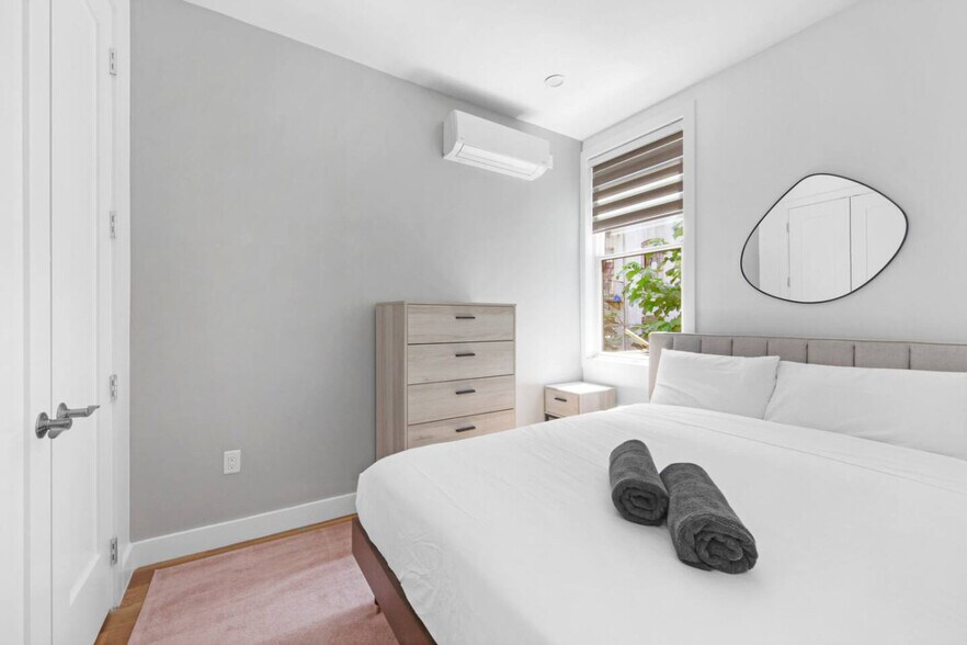 Building Photo - 564 W 182nd St