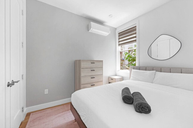 Building Photo - 564 W 182nd St