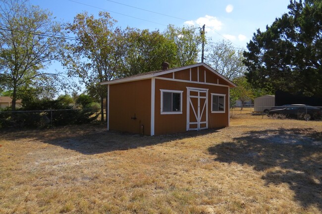 Building Photo - Updated 3-Bed Home on Nearly an Acre in Ki...