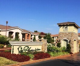 Building Photo - BEAUTIFUL CONDO AT THE PHOENICIAN IN ROSEV...