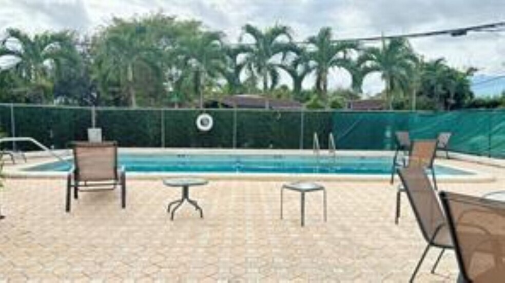 Building Photo - 4501 NE 21st Ave