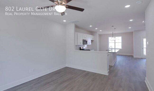 Building Photo - 802 Laurel Gate Dr