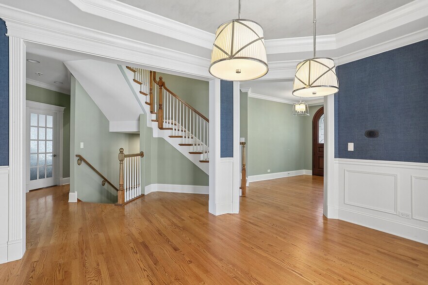 Building Photo - 737 S Swain Ave