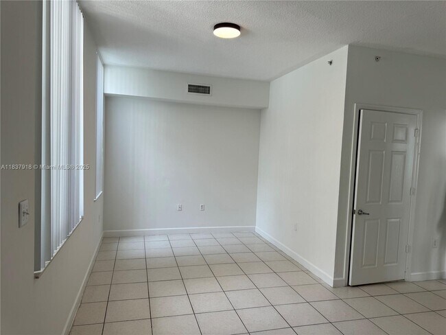 Building Photo - 2146 Van Buren St