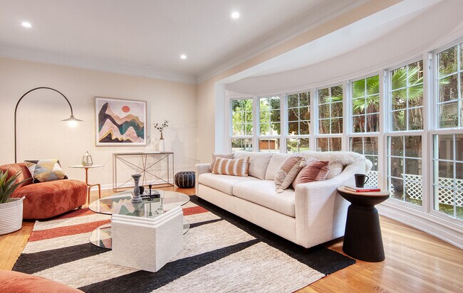 Building Photo - 422 Smithwood Dr