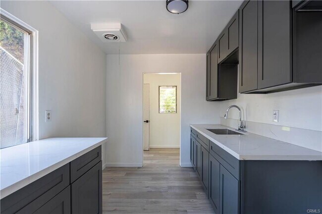 Building Photo - 17955 Cantara St