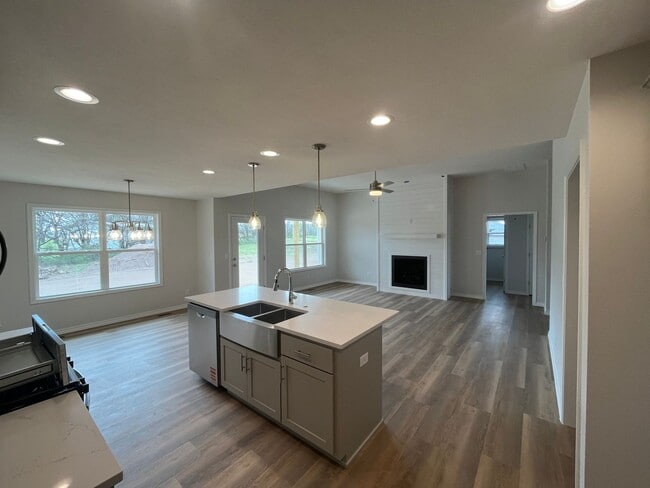 Building Photo - Beautiful, brand-new, 3-bedroom, 2-bath home in Nixa with a 3-car garage.