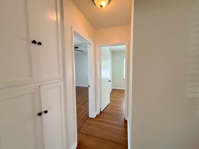 Building Photo - Clean and comfortable 3 bedroom available ...