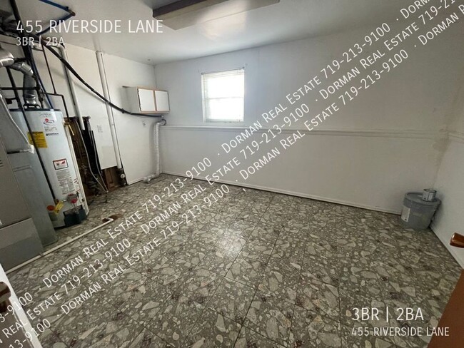 Building Photo - 455 Riverside Ln