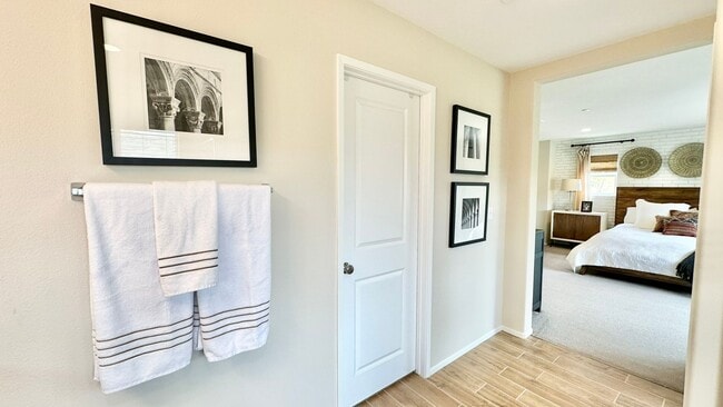 Building Photo - Beautiful "Model" Home in the Horse Creek ...