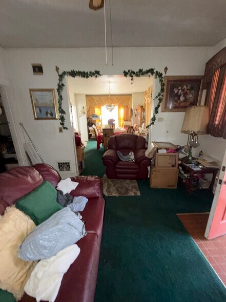 Building Photo - 3720 Manola Ave