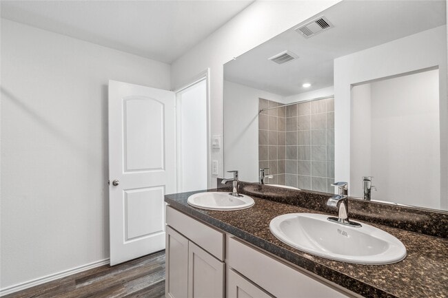 Building Photo - 5930 Hampton Vly Dr