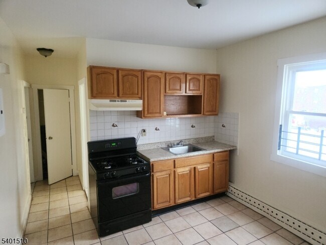 Building Photo - 343 Market St