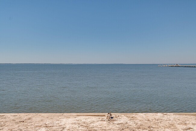 Building Photo - 585 Earl Godwin Rd