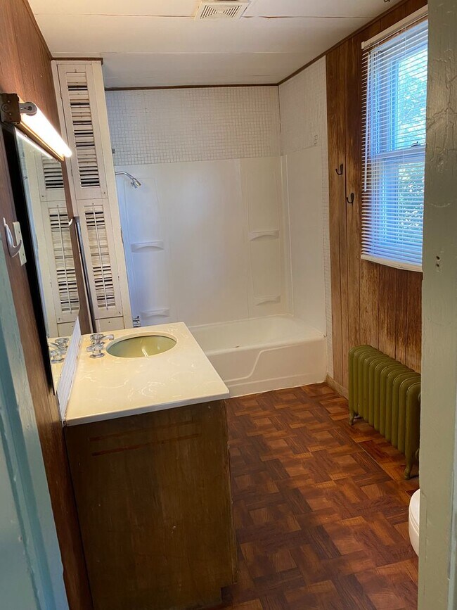 Building Photo - In the Heart of Dinkytown - Amazing 6 bedroom Victorian Rental Home,  Fall 2026!