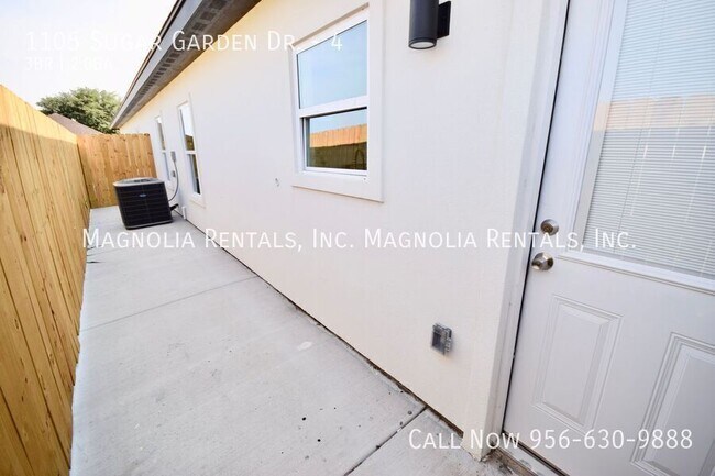 Building Photo - 1105 Sugar Gdn Dr