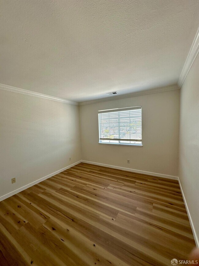 Building Photo - 923 Ferro Dr