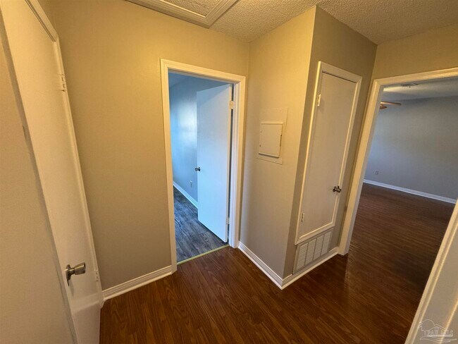 Building Photo - 6417 Kennington Cir