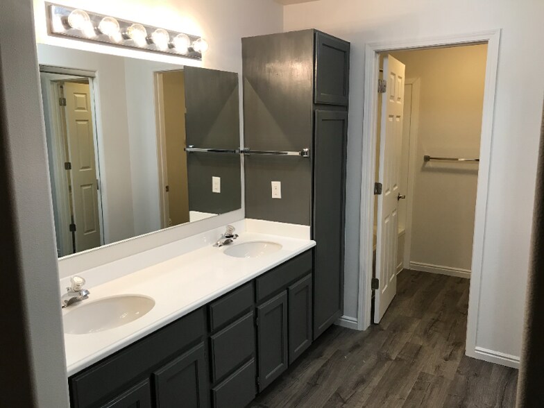 Building Photo - 3851 Salt River Way