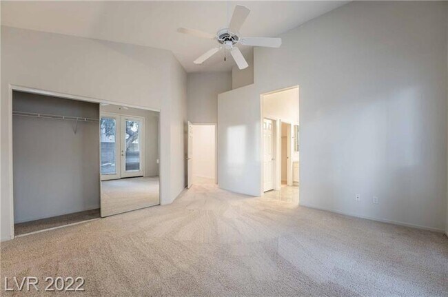 Building Photo - 8043 Shadowvale Dr