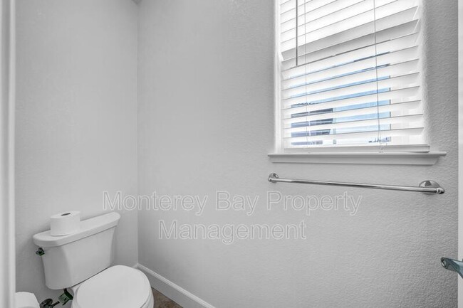 Building Photo - 3008 Lighthouse Ln