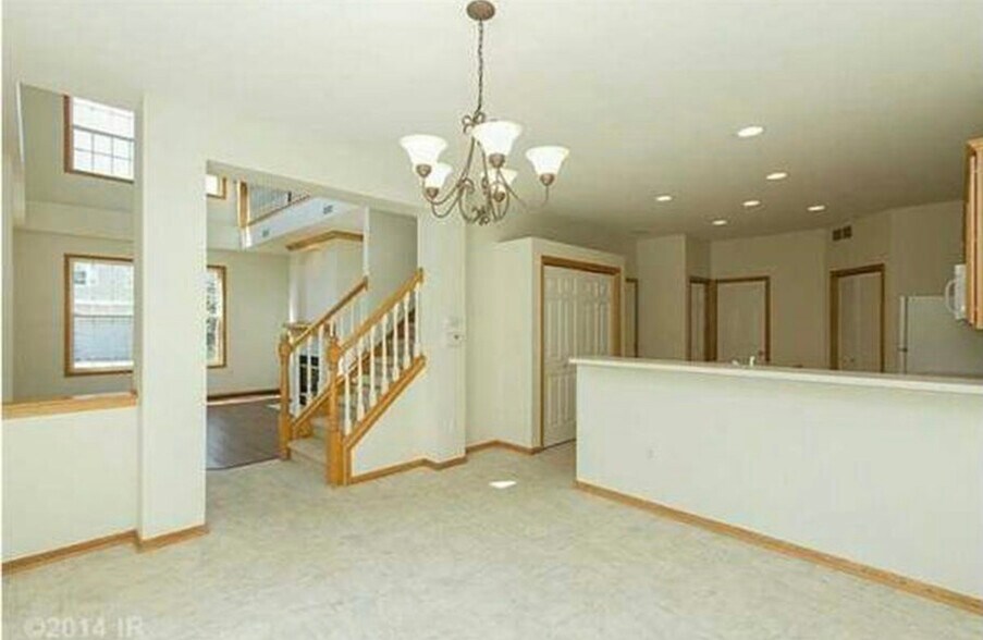 Building Photo - 3923 NE Gardenia Ln