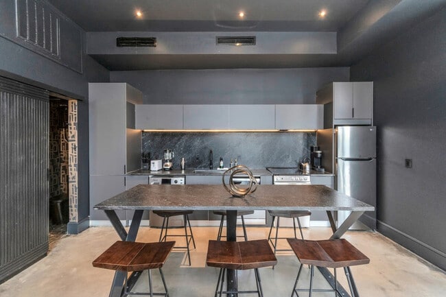 Building Photo - 2703 Blodgett St