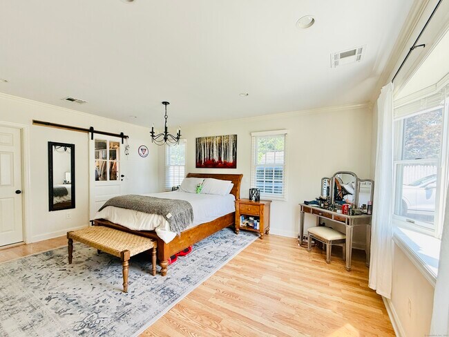 Building Photo - 3 Turnabout Ln