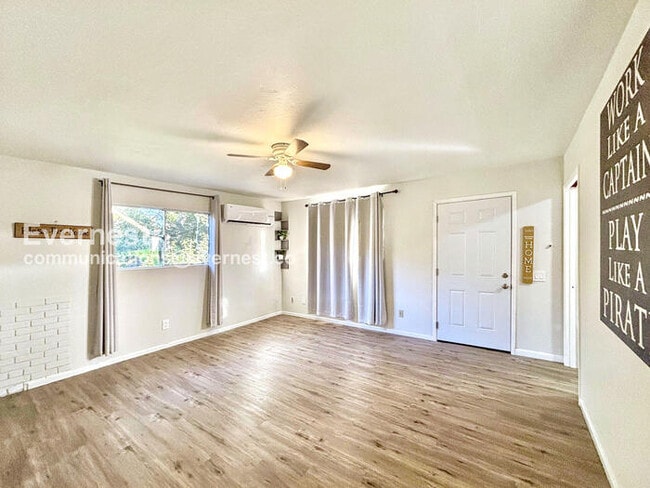 Building Photo - 6489 Rainbow Heights Rd