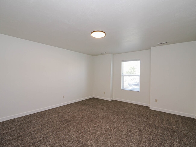 Building Photo - 14436 S Ferndale Way