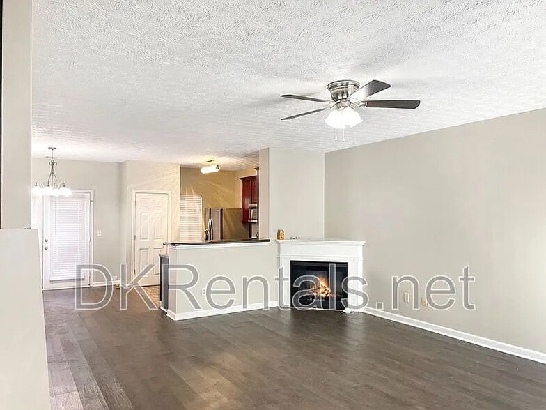 Building Photo - Room in Townhome on High Park Ln