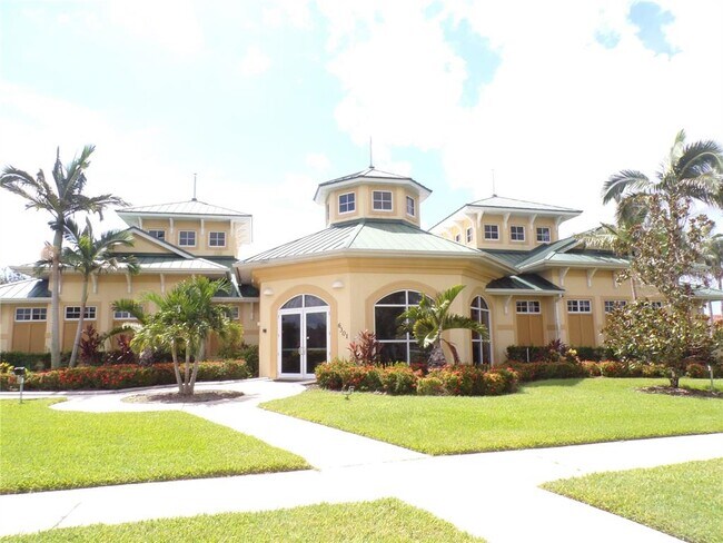 Building Photo - 6200 Falcon Lair Dr