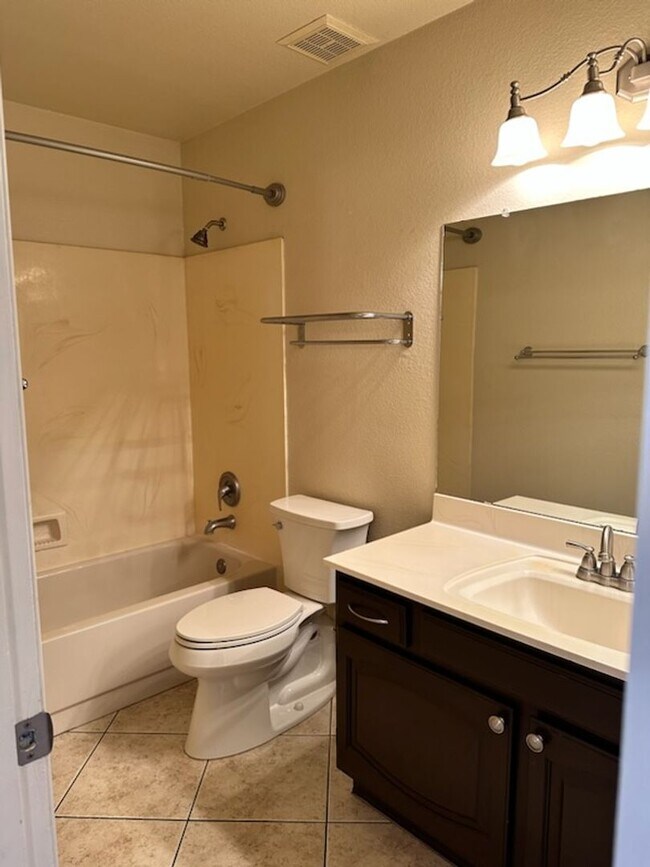 Building Photo - 4106 E Ashurst Dr