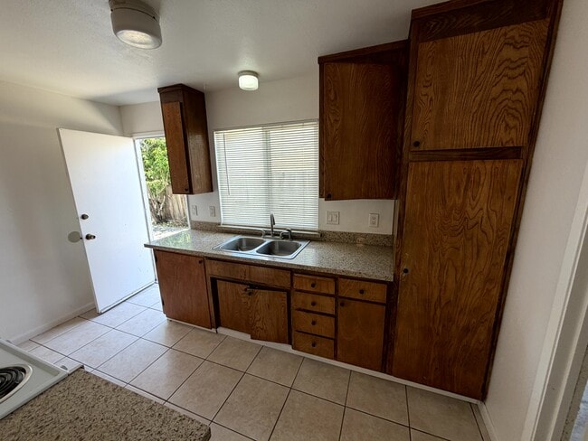 Building Photo - 951 Sloat Dr