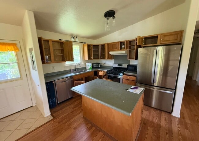 Building Photo - 4 bed Kalaheo Furnished home