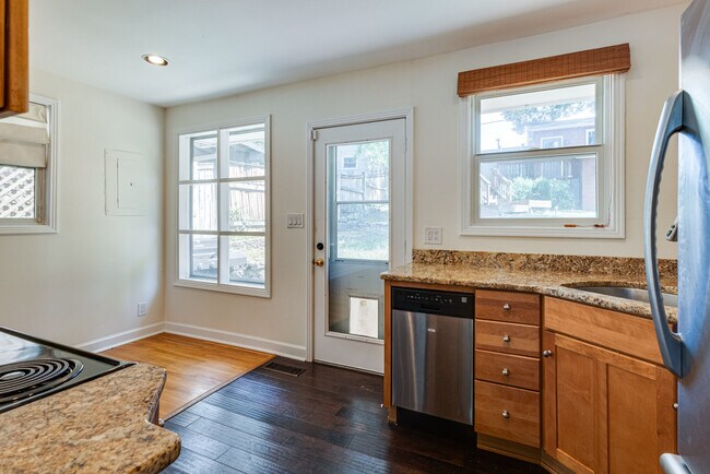 Building Photo - 2104 15th Ave S