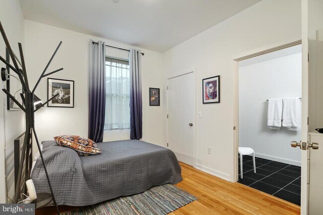 Building Photo - 1917-21 E Letterly St