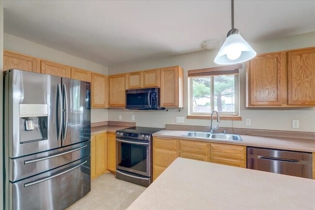 Building Photo - 1406 Dewberry Dr