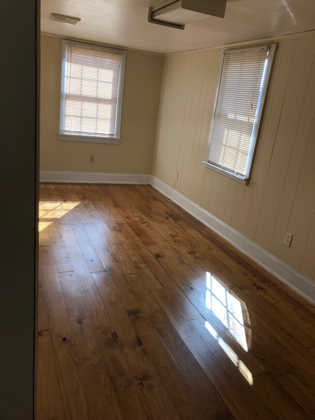 Building Photo - 681 Kinderhook Pike