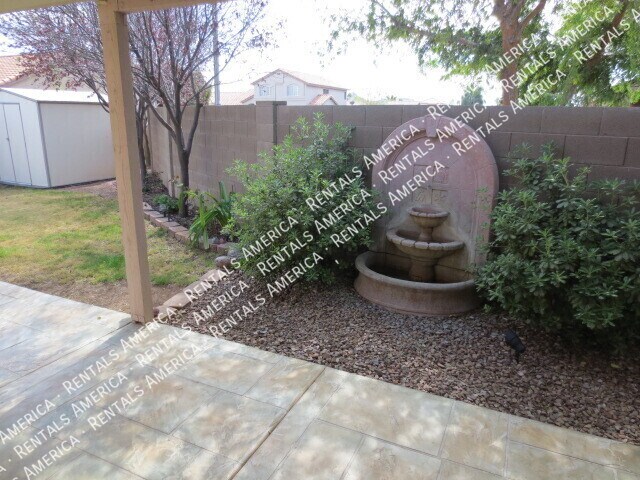 Building Photo - 752 E Rose Marie Ln