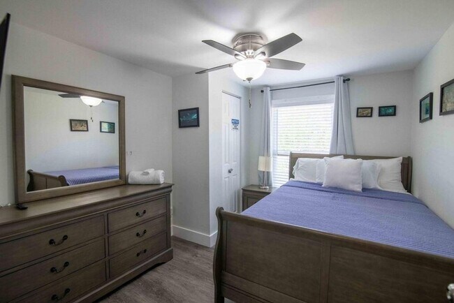 Building Photo - 915 3rd St