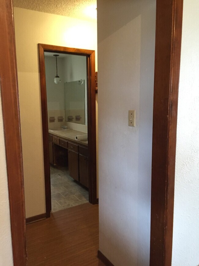 Building Photo - 3 Bedroom 1.75 Bath with a Spacious Lot