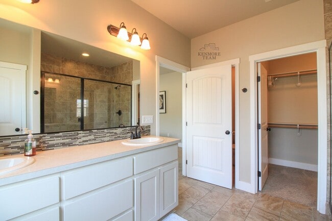 Building Photo - FURNISHED: 4 Bedroom, 2.5 Bath Home in Kennewick